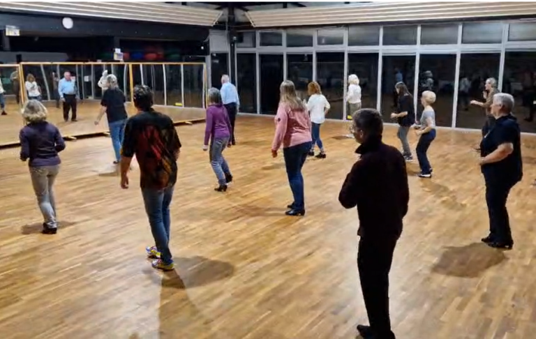 Tanzparty im Anschluß an die Versammlung